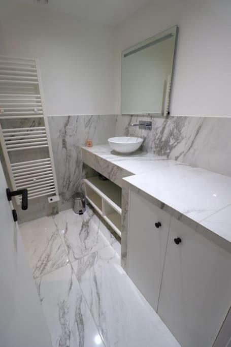 Cocon Neuf - Coeur Du 11E Apartment ปารีส ภายนอก รูปภาพ